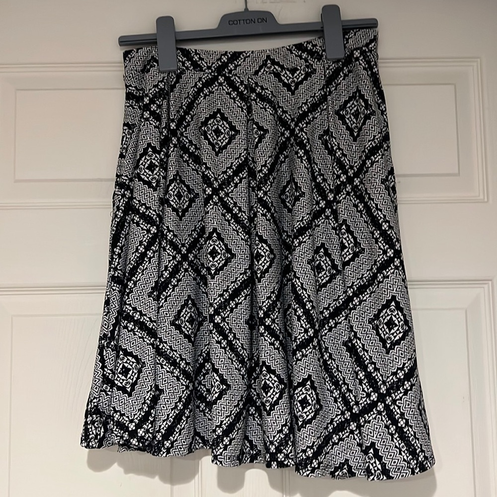 LuLaRoe Black & White Patterned Skirt